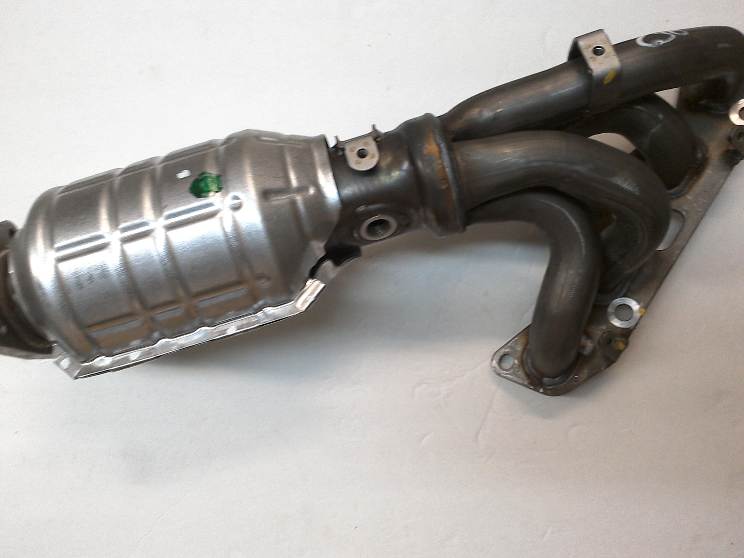 Nissan-Frontier-Catalytic-Converter-with-Integrated-...